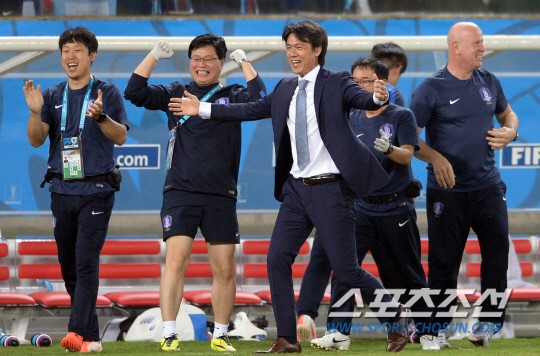 [월드컵포토] 홍명보 감독 '어서 내품에 안기렴~'(한국:러시아)