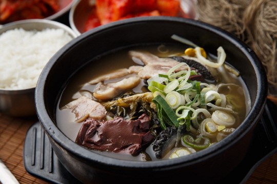 50년 손맛으로 명품 해장국 끓이는 내포옥