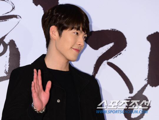 [포토스토리] 인사맨 김우빈, 등장부터 마지막까지, 화려한 인사 퍼레이드