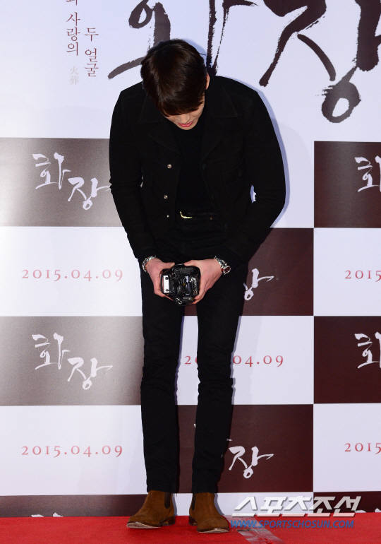 [포토스토리] 인사맨 김우빈, 등장부터 마지막까지, 화려한 인사 퍼레이드