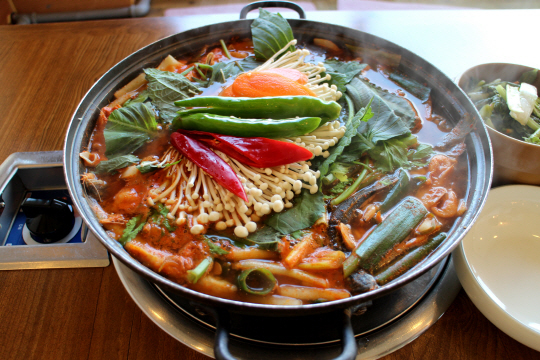 [천안 맛집] 혼을 담은 맛…민물매운탕-어죽 전문점 호수매운탕