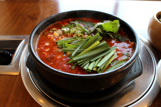[천안 맛집] 혼을 담은 맛…민물매운탕-어죽 전문점 호수매운탕