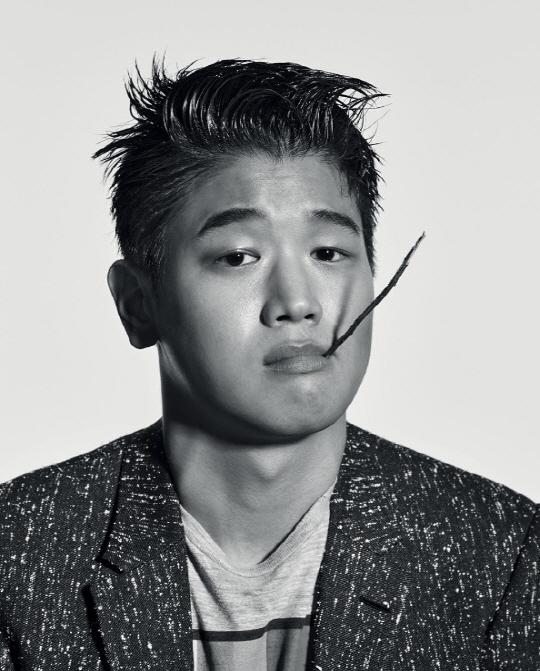 소년과 남자 사이…이기홍, 흑백의 매력남