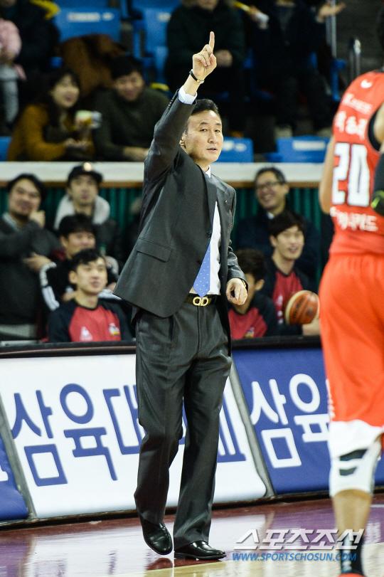 김 진 감독 제공권 싸움에서 밀려 아쉽다