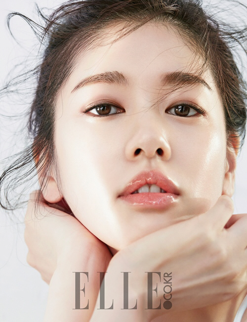 정소민, 화장 한 듯 안 한 듯 꿀피부 뽐낸 화보 공개