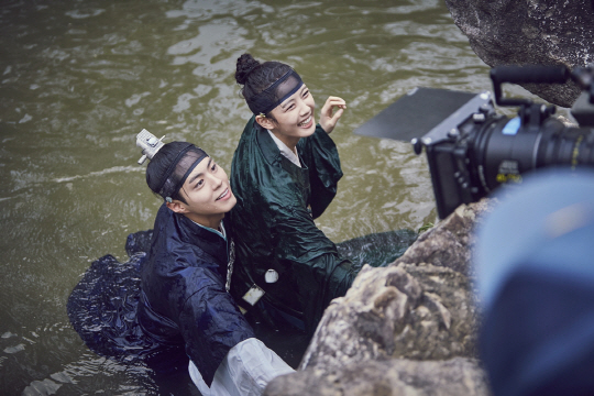 구르미 측 박보검♥김유정, 힘든 수중 촬영도 웃으며 촬영