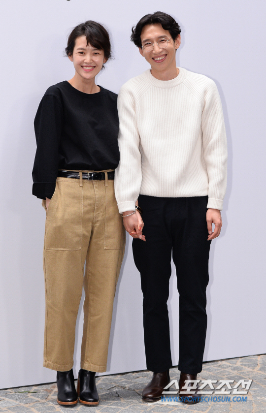 [스타일리뷰] 봉태규X하시시박, 가을 트렌디한 커플룩을 제안한다