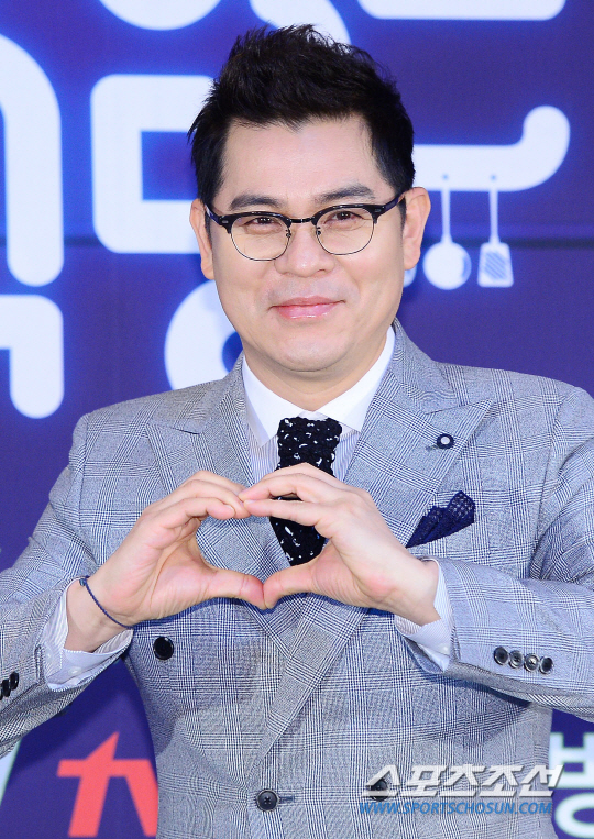 [포토] 요상한 식당 김용만, 훈훈한 하트!