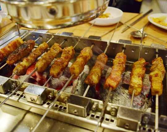 건대 양꼬치 맛집, 남녀노소 쉽게 즐길 수 있는 ‘건대경성양꼬치’,