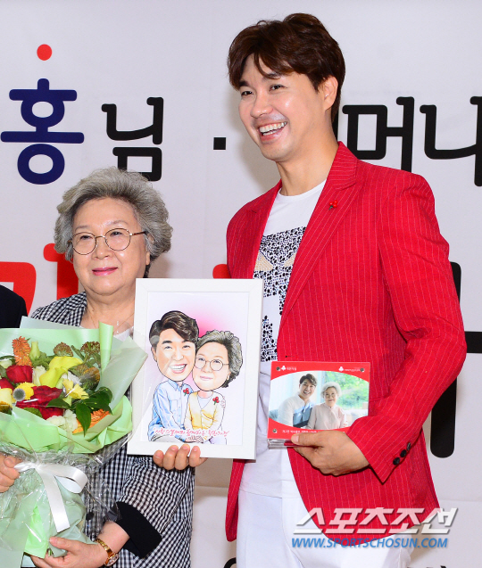 [포토] 박수홍-지은숙 여사 행복한 기부 행사