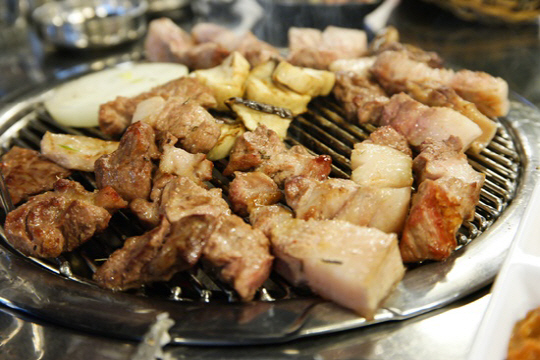 서귀포 올레시장에서 제주 대표 먹거리 흑돼지 맛집 탐방