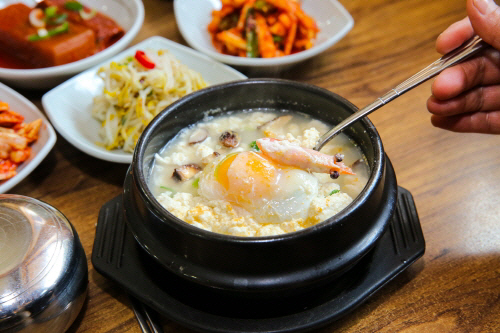 직접 만든 국산콩 두부로 맛과 건강까지…경주 맛집 전통맷돌순두부