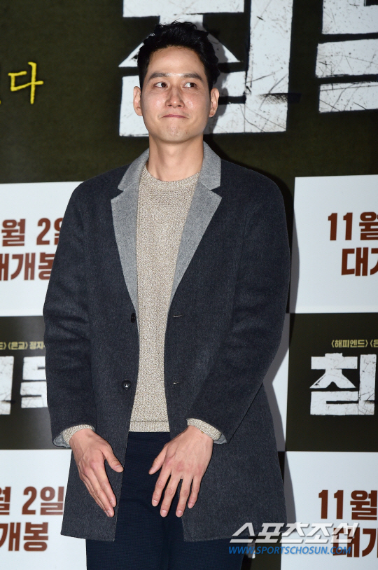 [포토] 박해준, 포토타임은 언제나 쑥스러워요