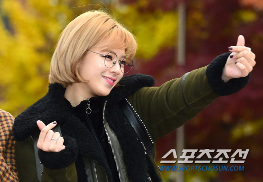 [포토] 트와이스 정연, 똘똘이의 깜찍 미니 하트