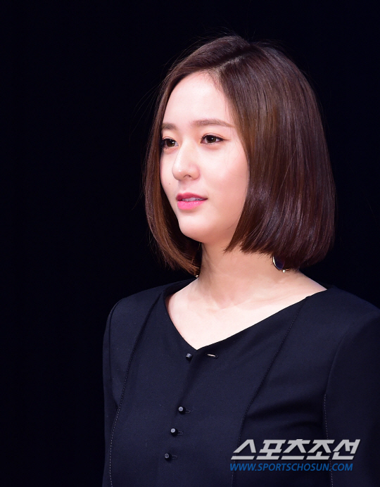 [포토] 크리스탈, 단발 여신의 단아한 옆라인