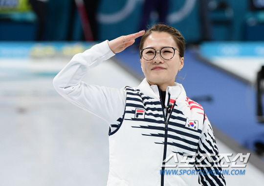 [포토] 걸크러시 김은정, 거수경례 세리머니!