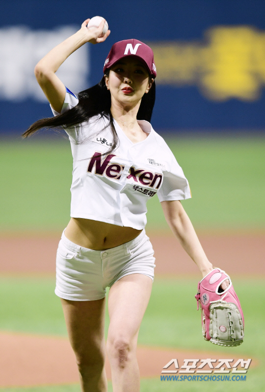 [포토] 블라블라 설화, 상큼한 시구!