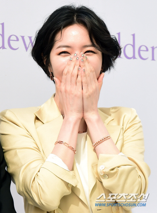 [포토] 김새롬, 열 손가락에 눈동자 네일아트~