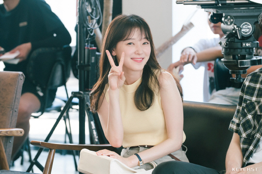 강남미인 조우리, 촬영 현장 비하인드  컷 상큼 과즙美