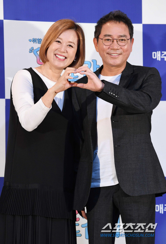 [포토] 박미선-이봉원 부부, 환한 미소와 함께 하트!