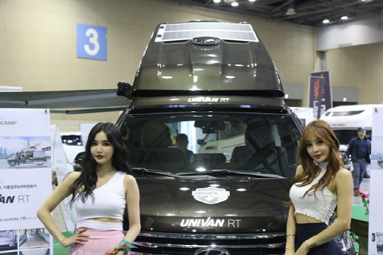 유니캠프(UNICAMP), 2018오토위크에서 선보인 차박캠핑카 눈길 사로잡아