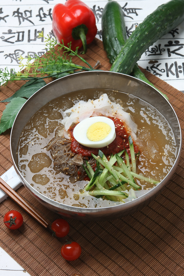 핵폭탄급 매운맛으로 유튜버들에게 소문난 송주불냉면