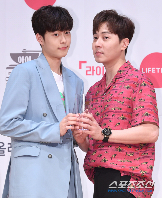 [포토] 앤디-유선호 아이돌을 다방에 초대합니다