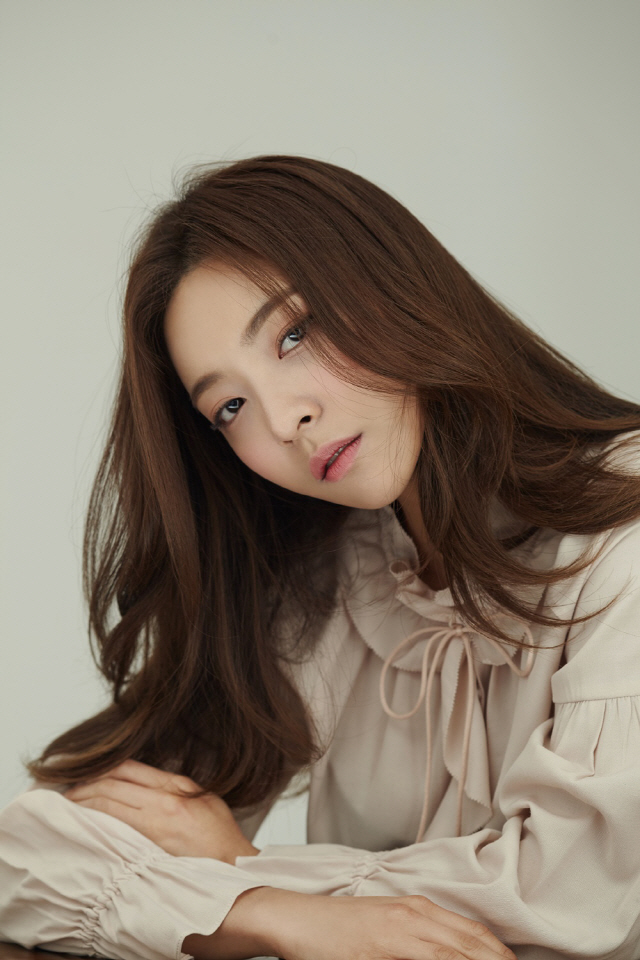 [공식] 루나, 에프엑스 아닌 뮤지션으로 새 출발…휴맵컨텐츠와 전속계약