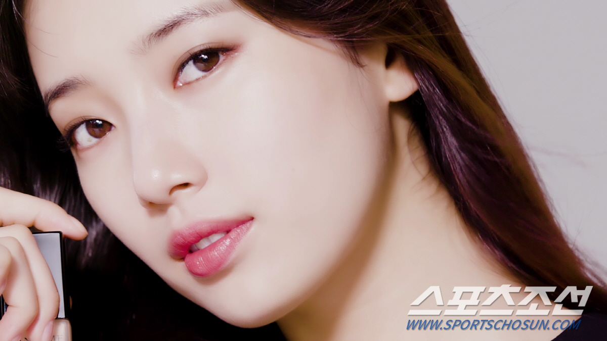 랑콤, 수지와 함께 ‘뗑 이돌’ 뷰티 영상 공개…’분위기 여신’ 등극