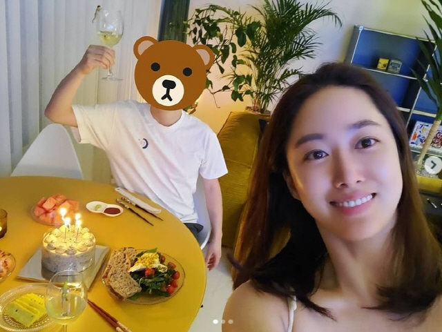 전혜빈, ♥치과의사 남편과 럭셔리 집에서 첫눈 감상..결혼 기념 풍선 눈길[in스타★]