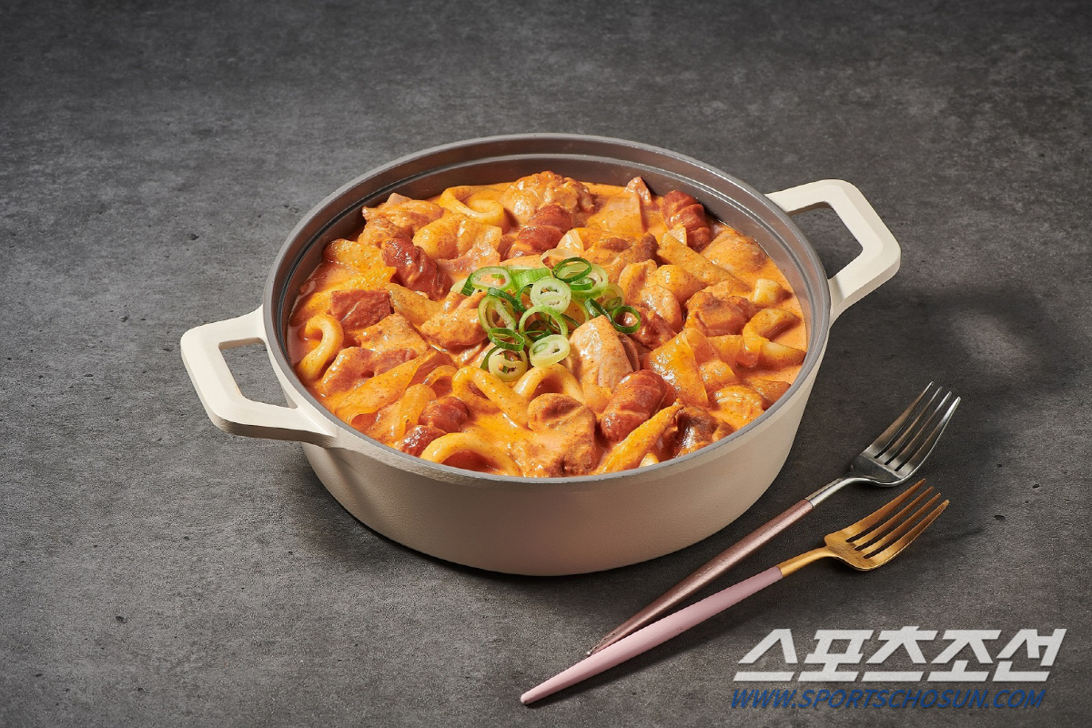치킨플러스, MZ세대 겨냥 ‘로제닭볶이’ ’로제떡볶이’ 출시