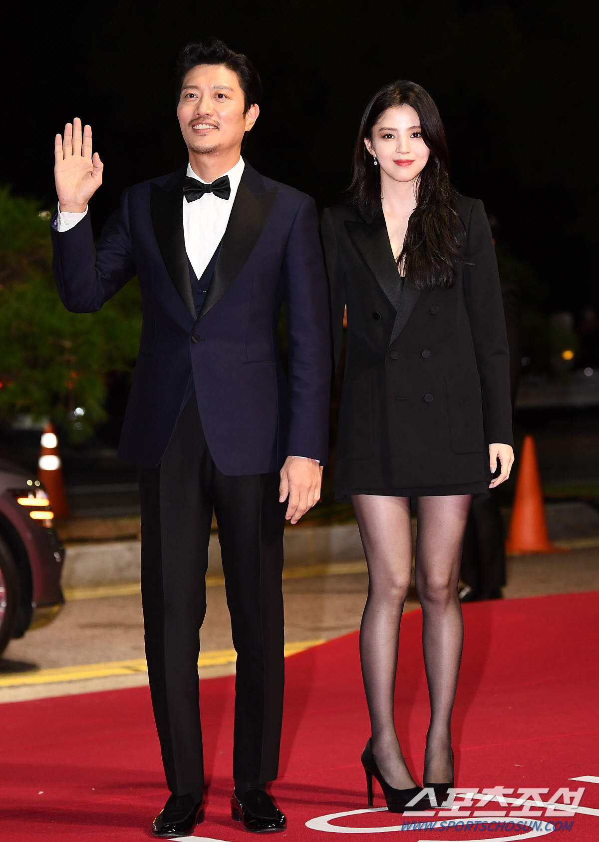 [SC스토리] ‘시크한 미모’ 한소희 ‘레드카펫을 빛낸 올블랙 패션’