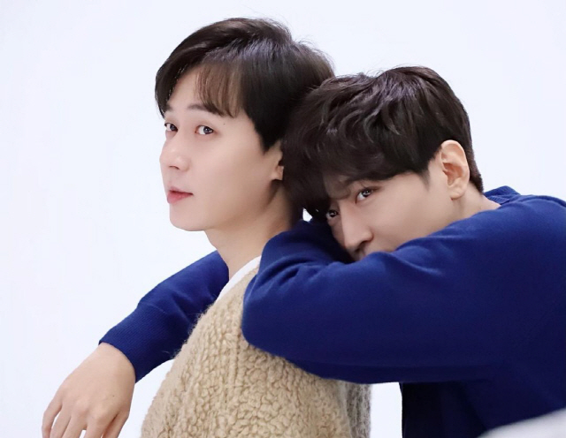 에릭, 새신랑 엔디와 축하주...다른 한 손은 유부남 전진?