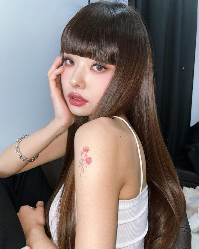 가품 논란 프리지아, 어깨에 커다란 타투..헤어스타일도 변화 섹시美 UP