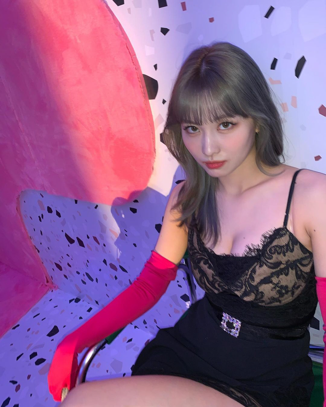 모모, 글래머 몸매 이 정도였어?...과감 노출로 드러낸 물오른 섹시미