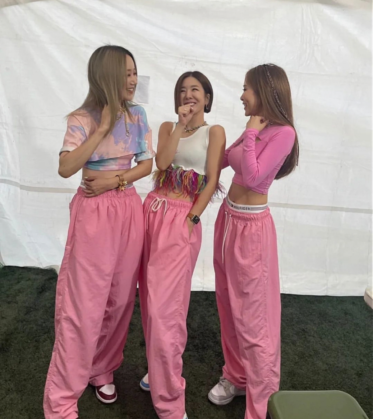 “언니 빤쮸 올려 입었다” 채리나, 콘서트 의상이 파격..속옷이 다 보이네