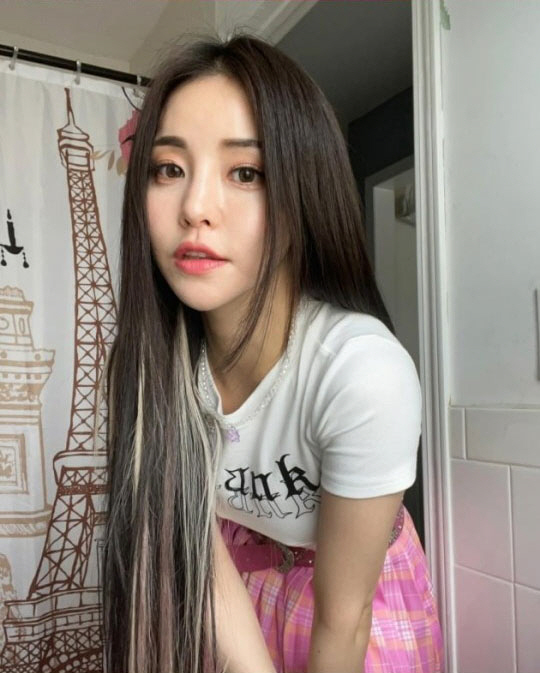 ‘브브걸’ 유정, 다이어트 성공 후 확 바뀐 몸매..한 줌 허리+11자 복근 다가졌네