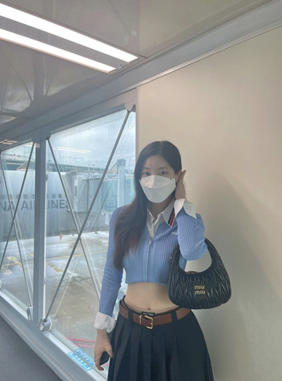 트와이스 다현, 이렇게 과감했나...개미 허리 드러낸 공항 패션