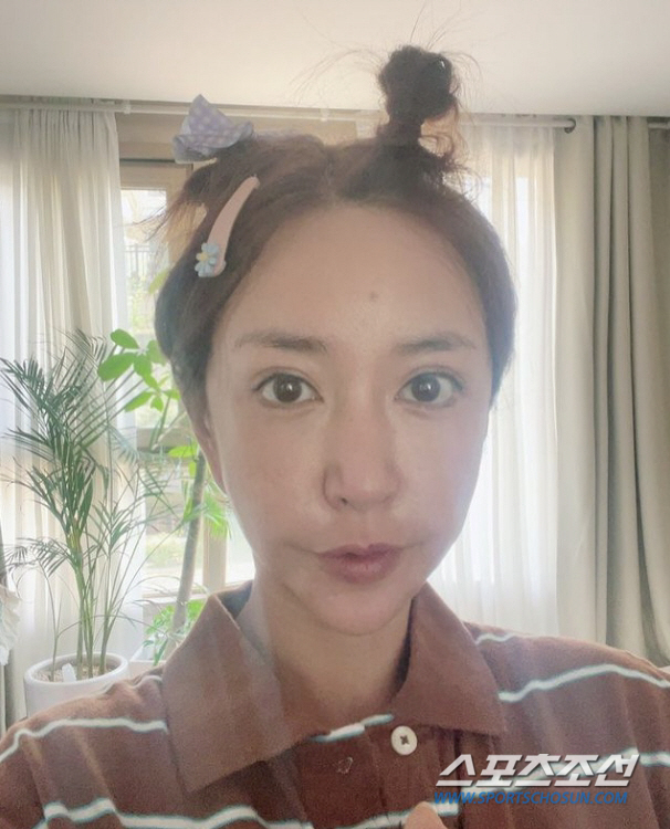 S.E.S. 슈, 머리에 도대체 무슨 일이? 돈가스 머리 만들어준 딸 라희, 헤어디자이너 되려나…
