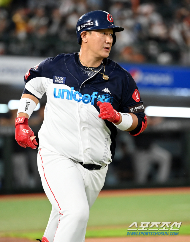 최근 10경기 타율 0.417…이정후 제치고 타격 2위 복귀, 그런데 이대호의 가을야구 꿈은 멀어진다