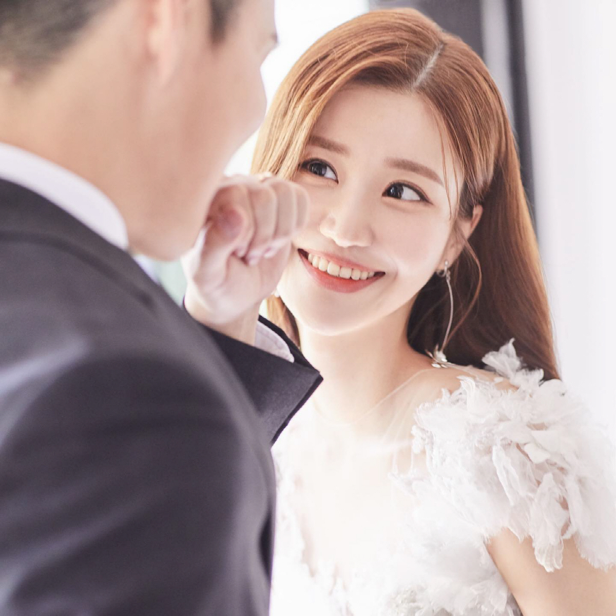 [전문] 쉬즈 출신 쇼호스트 김지영 멋있는 남자, 놓치기 싫어 결혼 발표