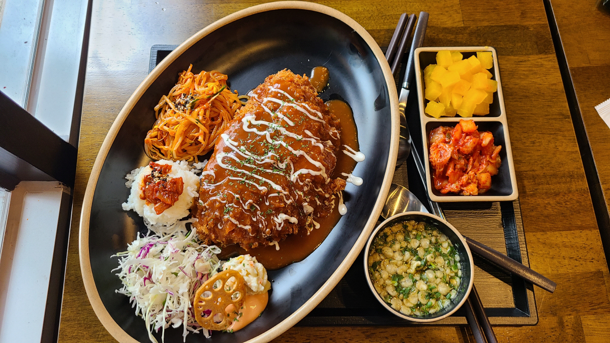 무공돈까스 공복이 없는 푸짐한 양과 맛도 분위기도 일품!