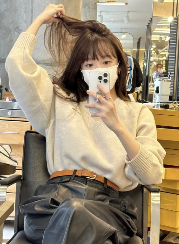 강민경, 父부동산 사기→손절 논란에도 마이웨이 소통 앞머리 잘랐어요
