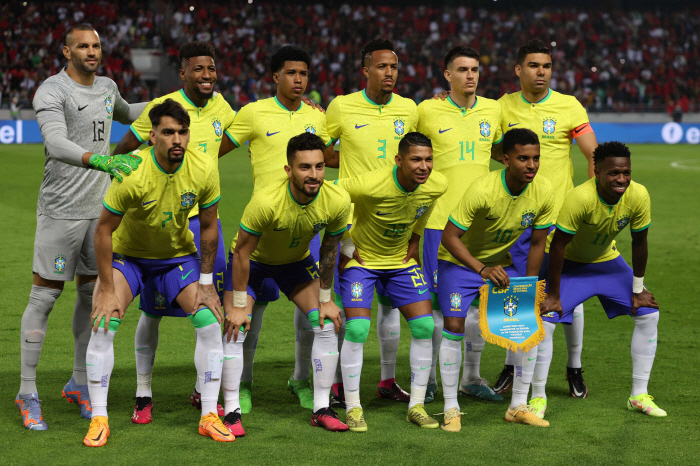 '네이마르 빠진' FIFA랭킹 1위 브라질 또 무너졌다, '짠물수비' 카타르W 4강 모로코 2-1 역사적인 첫승 거뒀다