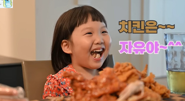 치킨은 자유야 장윤정네 연우X하영, 프로 먹방러 뺨치네 母 끼 그대로(도장TV)
