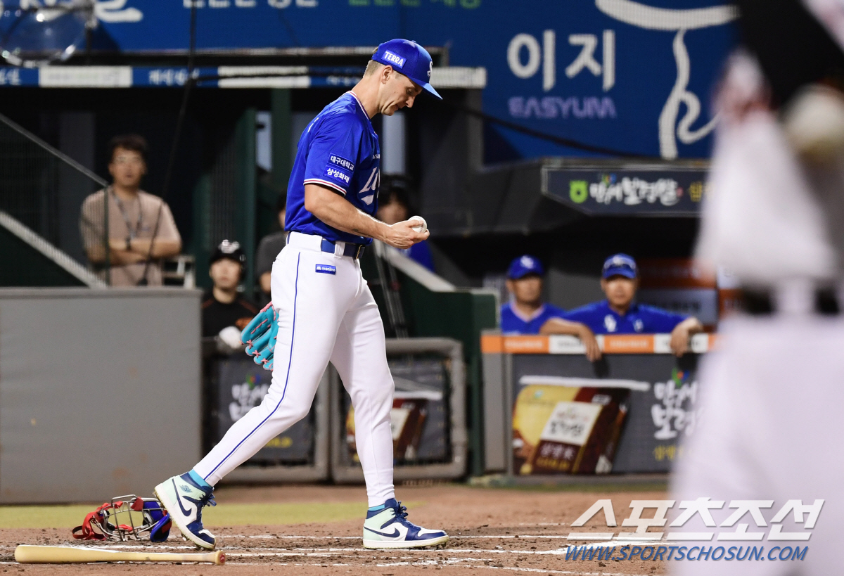 [포토] 뷰캐넌 폭투로 동점 허용