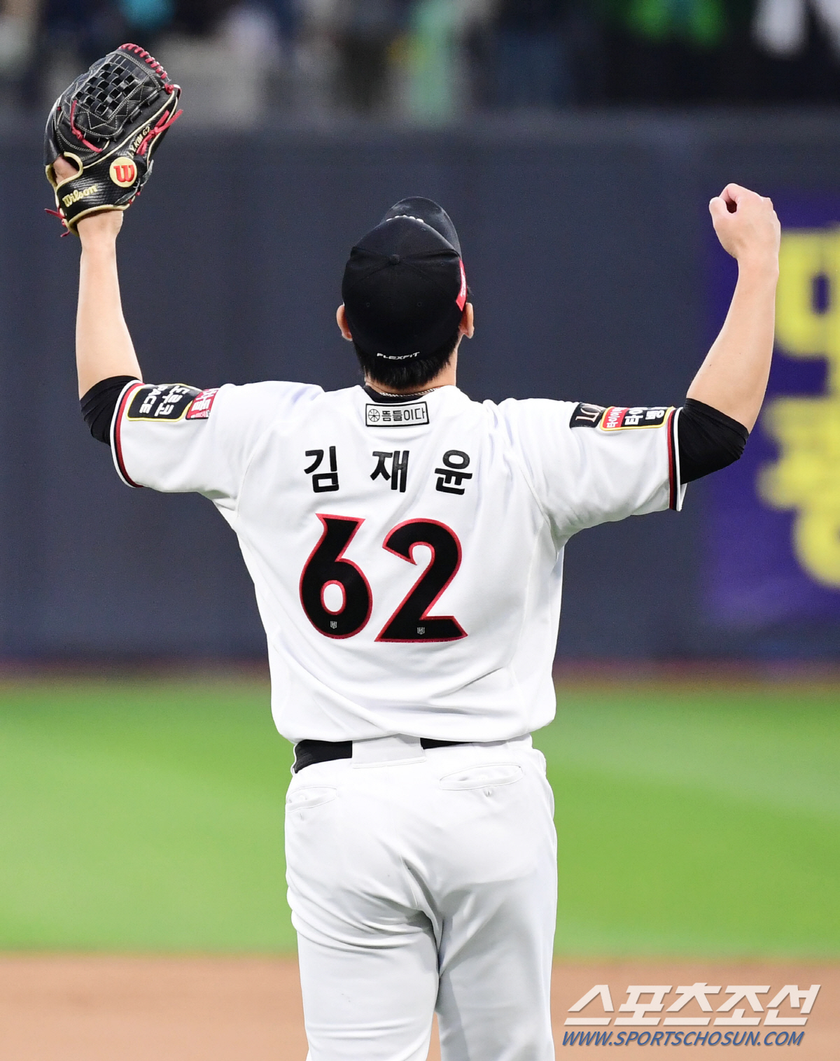 이제 LG 만나러 갑니다 정규리그 꼴찌→2위 PO 2연패→3연승 5차전도 0-2→3-2 역전승 기적에 기적에 기적을 만들다[수원 PO5 현장리뷰]