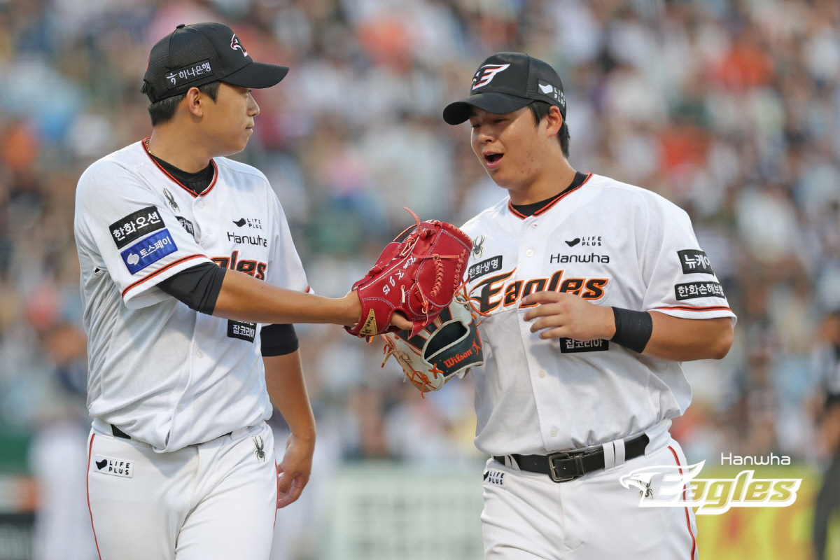 회장님 품에 승리를 안겼다…황영묵·노시환 홈런&김기중 3승 한화, 두산 잡고 위닝 시리즈 [대전 리뷰]