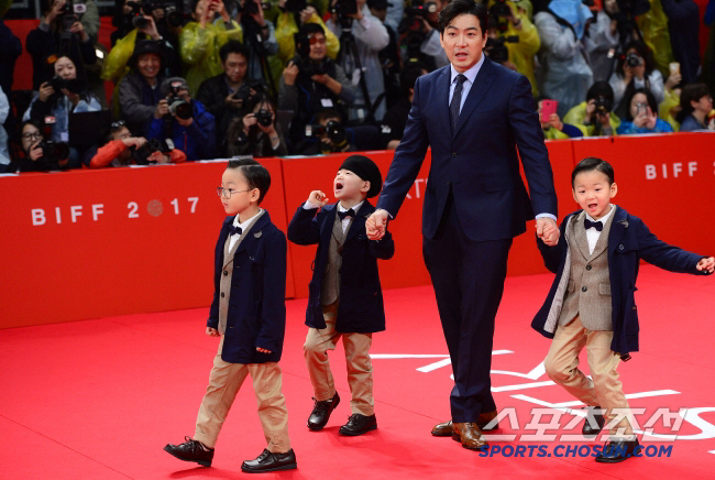 송일국 삼둥이 방송하고 후회한적 無…지금도 내 인생 최고의 선물(세차장)[SC리뷰]