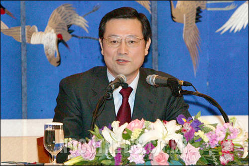이용섭 국세청장 세정에 서비스를 도입하겠다